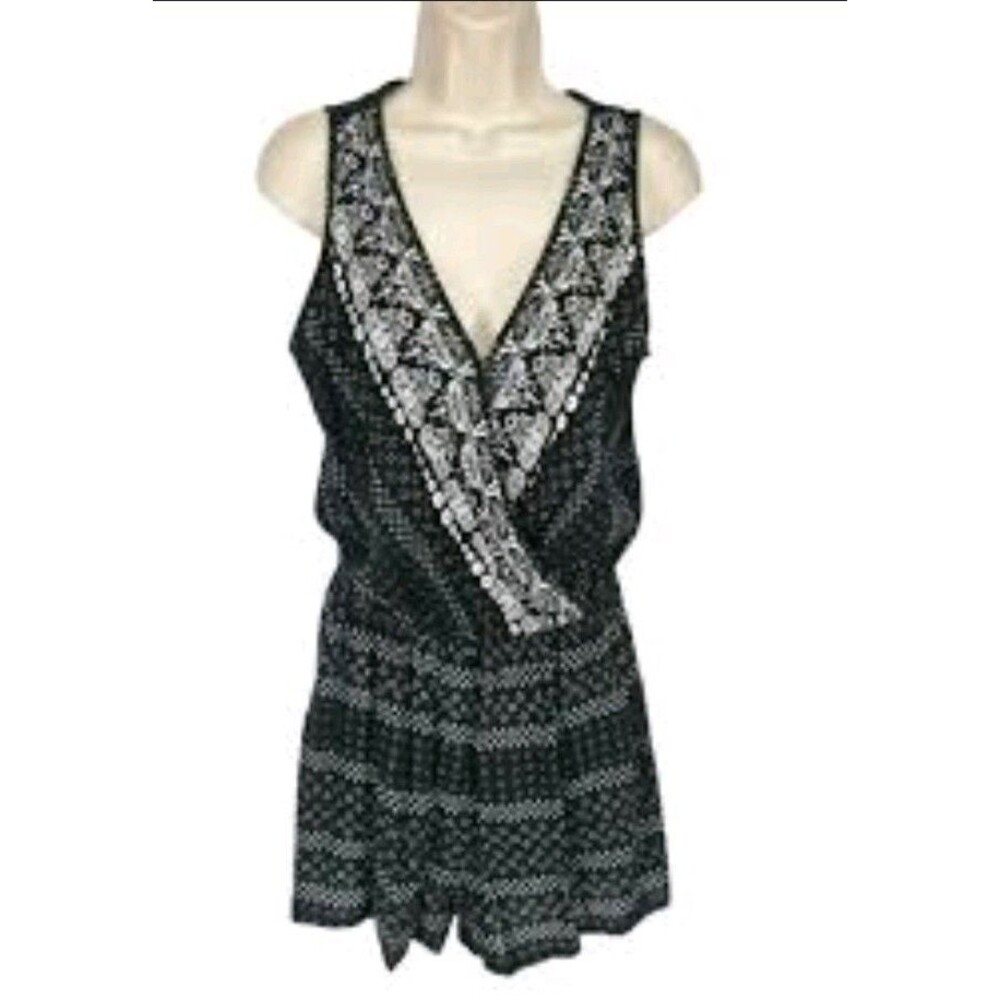 Mossimo Supply Co. Women’s Black/White Floral V-Neck Sleeveless Rayon Romper M